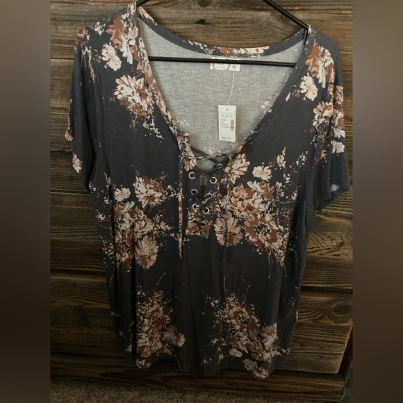 24/7 Tops - Ladies XXL 24/7 short-sleeved top - NWT